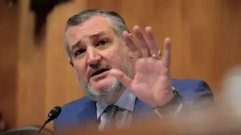 Senator Cruz Compares US Media Regulator to ‘Mafioso’ on Jimmy Kimmel Show